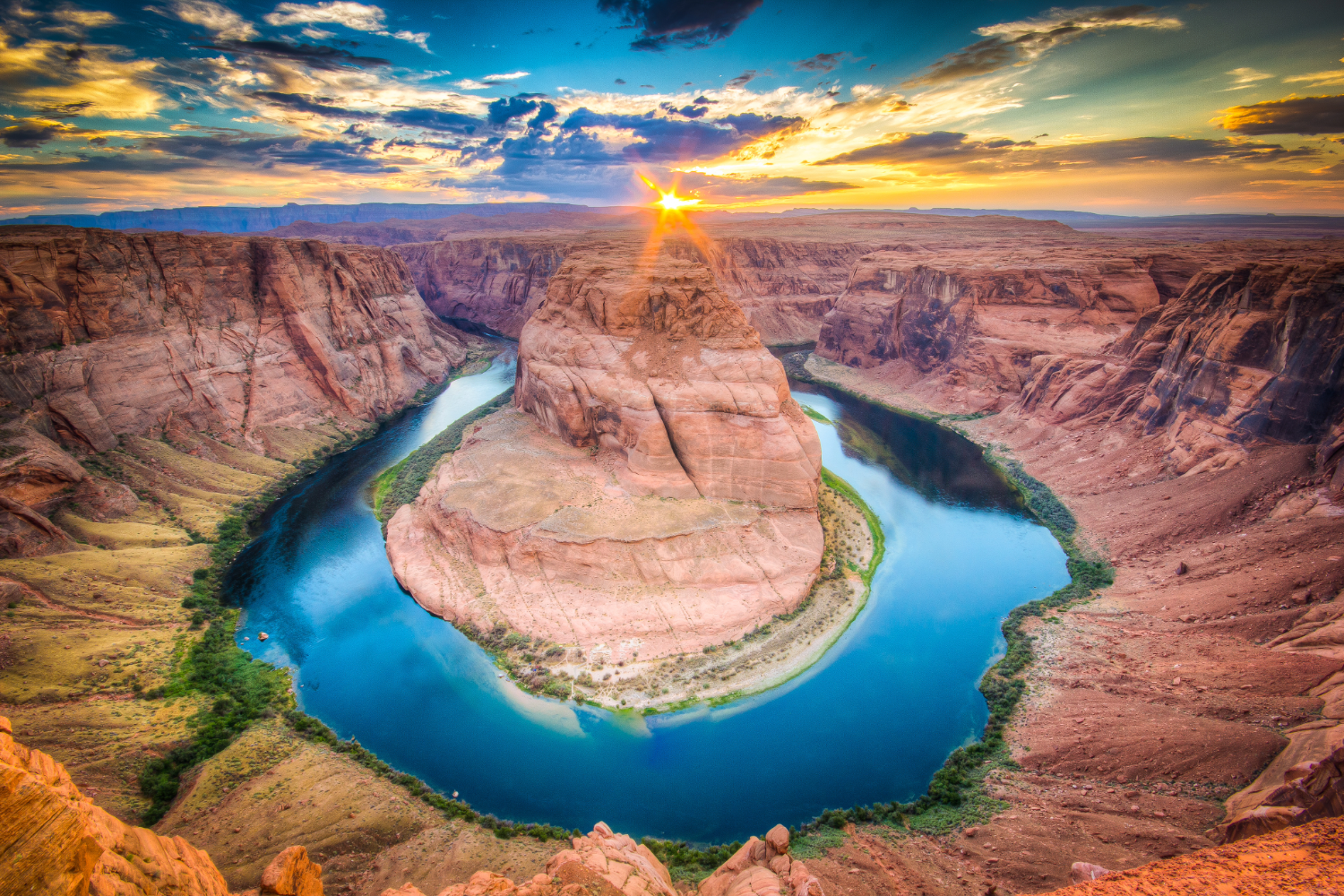 Aerial tour over Horseshoe Bend and The Wave